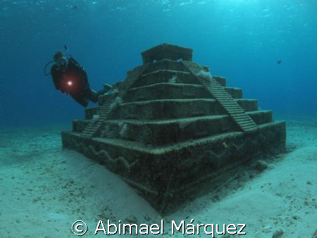 Sandy exploring a Maya Piramid, Cozumel by Abimael Márquez 