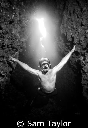 matt, free diving in the rock arch. ambient light by Sam Taylor 
