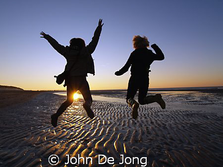 Jump.

My doughter Kim and hier friend Manon at the bea... by John De Jong 