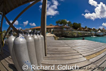 Dive Deck-Bonaire by Richard Goluch 