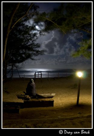 Mysterie man, the beach and a full moon. by Dray Van Beeck 