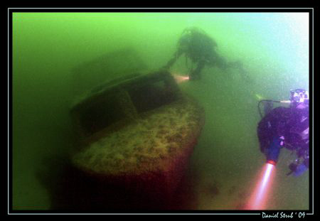 The "Wels Barge" and divers ... great fun and great dive ... by Daniel Strub 