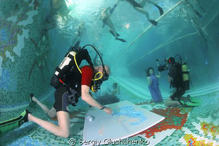 Underwater painter Andre Laban by Sergiy Glushchenko 