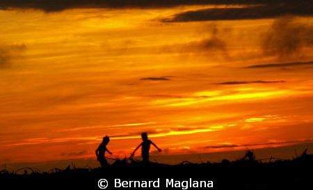 Taken at the shore of Antique facing Sulu sea. The sunset... by Bernard Maglana 