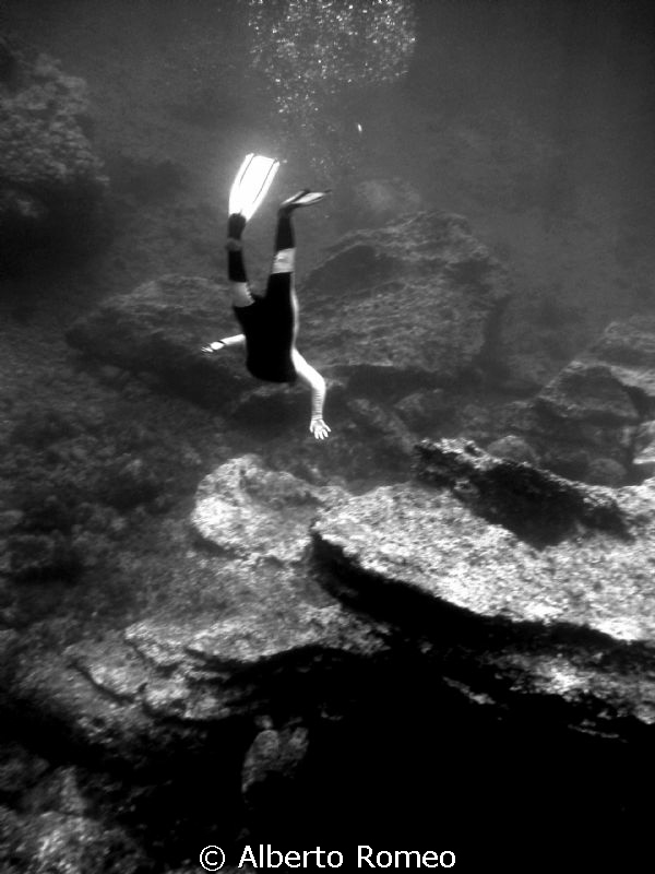 Freediving apnea in Ustica Island by Alberto Romeo 
