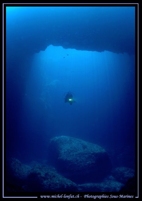 Caroline my wife - Diving the Blue Hole in Gozo... Que du... by Michel Lonfat 