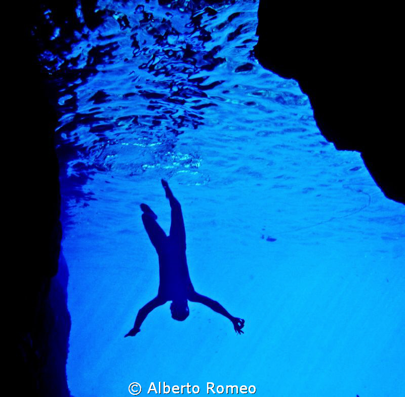 Cave freedivingree by Alberto Romeo 