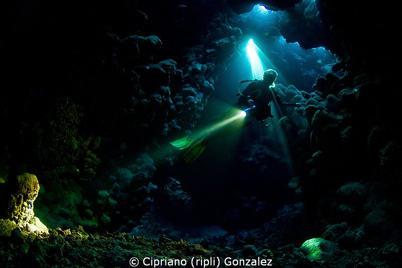 diver at St Johns cave. Magic dive by Cipriano (ripli) Gonzalez 