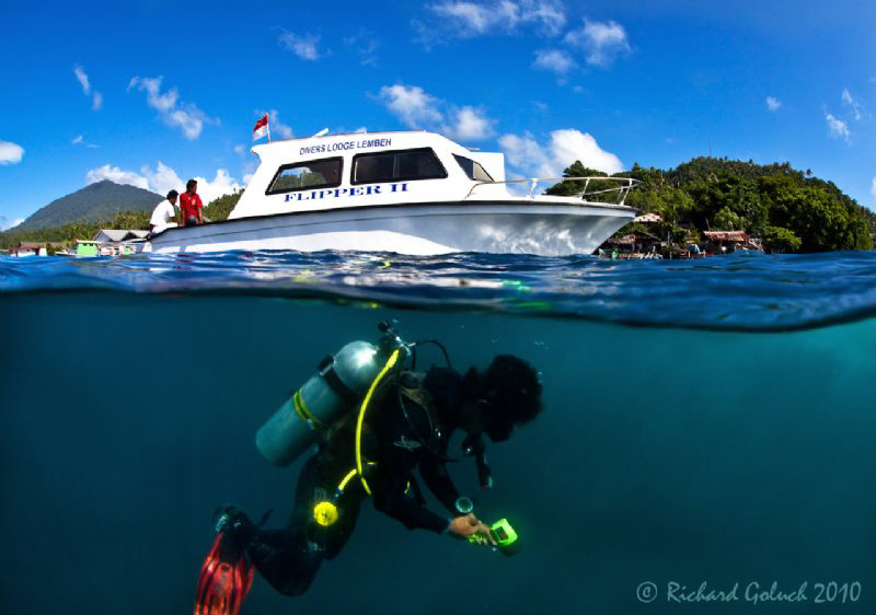 "New day in Lembeh"-time to go down.. by Richard Goluch 