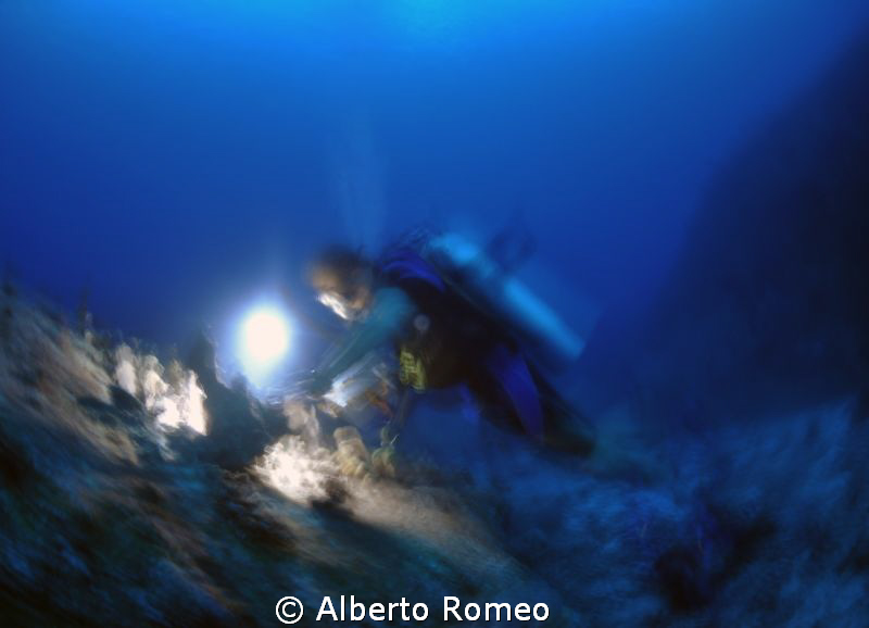 Nitrogen narcosis of deep.
Taken by panning with a slow ... by Alberto Romeo 