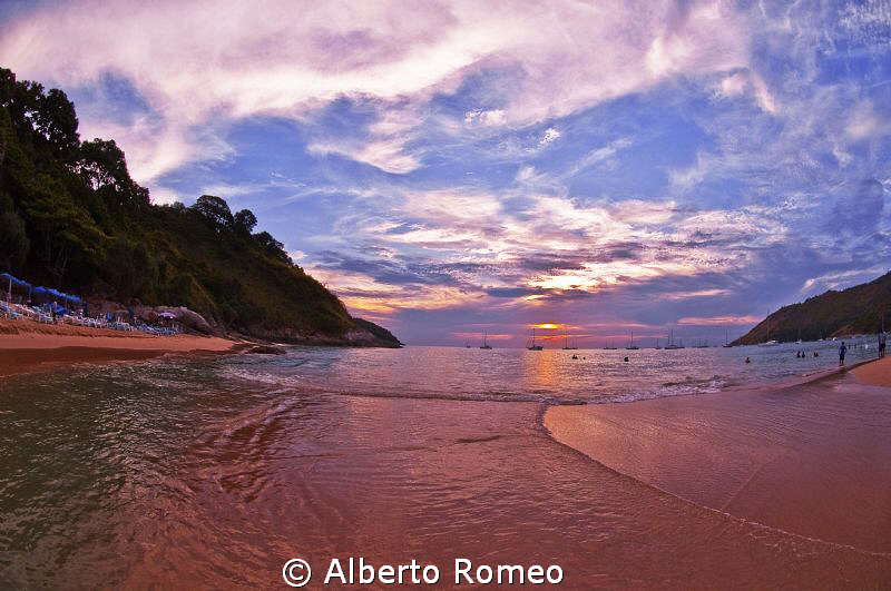 Sunset at the beach of Puket. by Alberto Romeo 