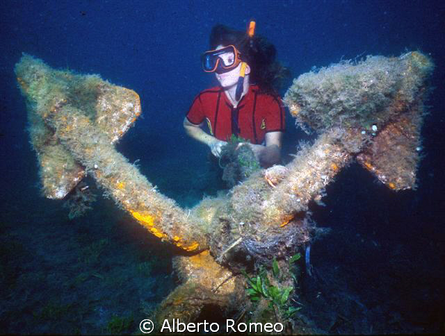 In 1980's we found this  very big anchor. Maybe it is fro... by Alberto Romeo 