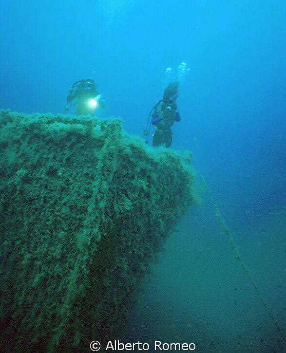 The bow of the wreck " Capua", about -40 m. deep by Alberto Romeo 