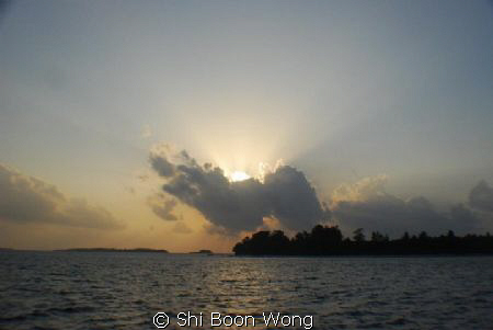 Sun rise by Shi Boon Wong 