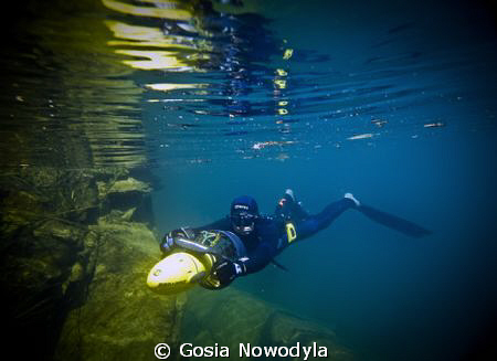 Is so great to feel free when going down into the blue:) by Gosia Nowodyla 