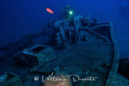 Divers on nazi wreck by Vittorio Durante 