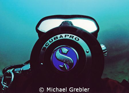 Close-up of my dive buddy. Nikonos V, Sea & Sea 12mm lens... by Michael Grebler 