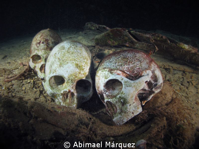 Underwater mystery by Abimael Márquez 