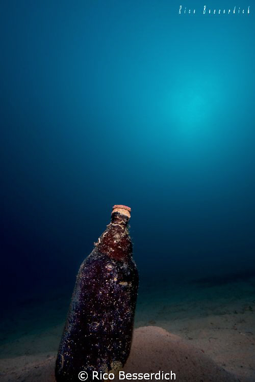 "A lonesome decompression beer" . Diving in the middle of... by Rico Besserdich 