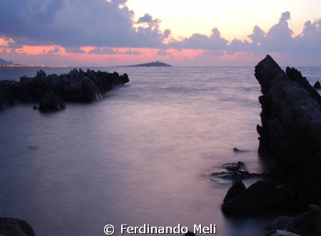 A beautiful sunset in the Mediterranean sea. by Ferdinando Meli 