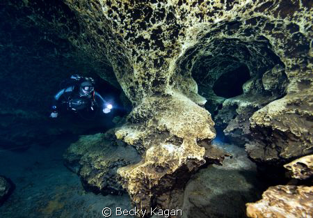 Cave diver explores Devils Cave system at Ginnie Springs ... by Becky Kagan 