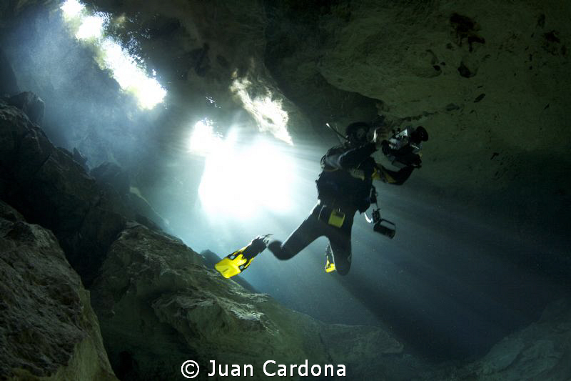 caverns diving by Juan Cardona 