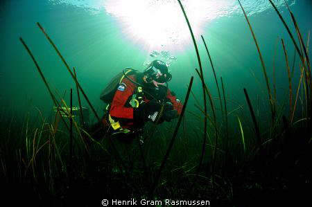 Winter dive in the Baltic ... water temperature -1C by Henrik Gram Rasmussen 