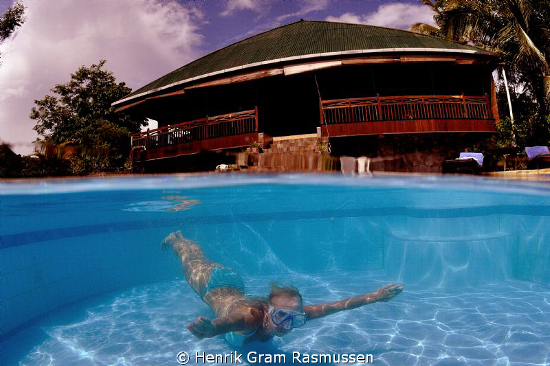 Pool at Bastianos Divers, Lembeh by Henrik Gram Rasmussen 