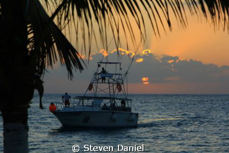 Paradise Divers of Cozumel Departing for a Night dive by Steven Daniel 