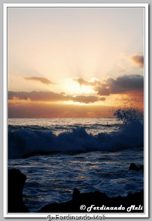 A beautiful sunset whit waves. by Ferdinando Meli 