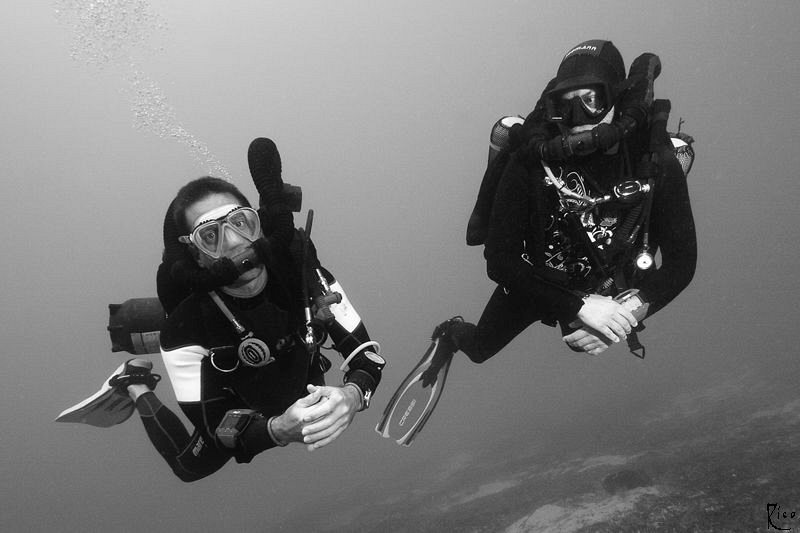 2 rebreather divers...... by Rico Besserdich 