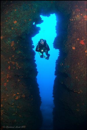 A divespot called BLUE EYE at the westcoast of Corfu-Island. by Reinhard Arndt 