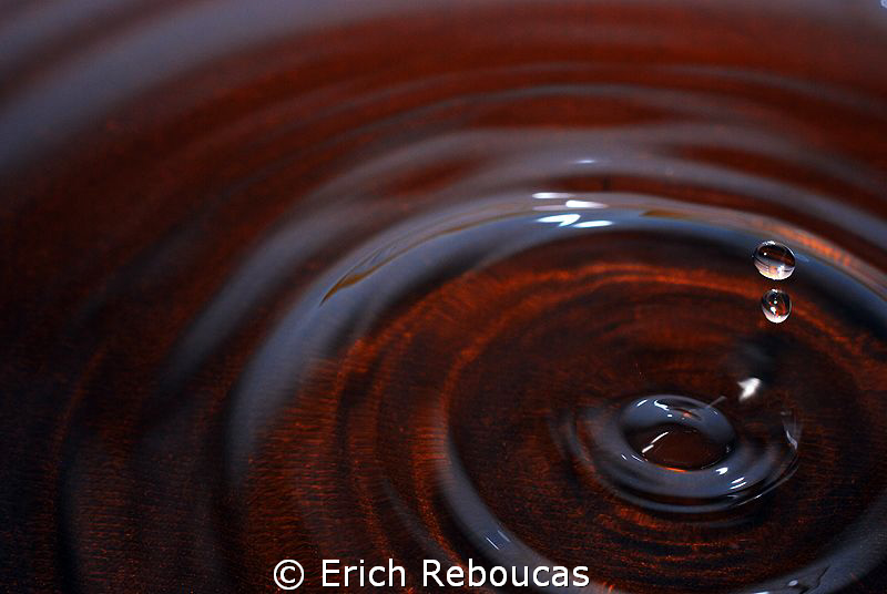 Playing with water drops by Erich Reboucas 
