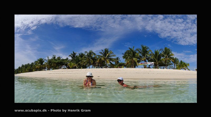 Degassing :) - Calangaman Island - Cebu - Philipines by Henrik Gram Rasmussen 