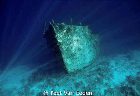 Wreck on Kuredu house reef by Peet Van Eeden 