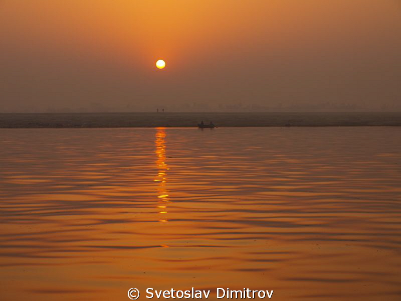 Sinrise at the Ganges by Svetoslav Dimitrov 