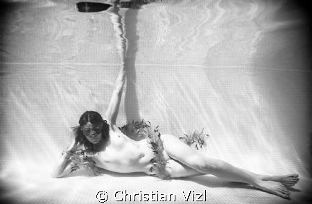 Underwater nude portrait, in Black and White, this photo ... by Christian Vizl 