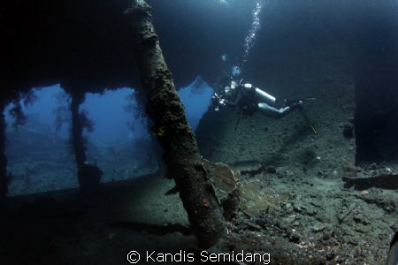 the shot was taken at Liberty wreck, Tulamben, Bali..i sa... by Kandis Semidang 