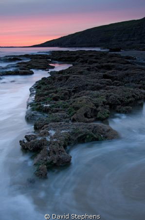 Unusual sunset at Dunraven Bay, Southerndown, South Wales... by David Stephens 