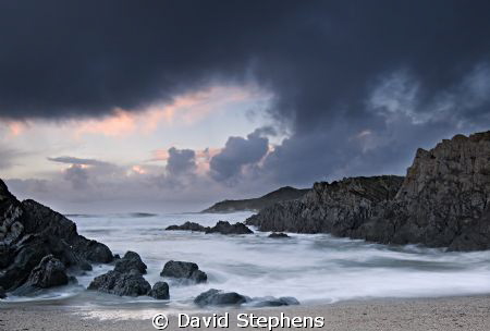 Barricane beach, near Woolacombe, Devon on a stormy day i... by David Stephens 