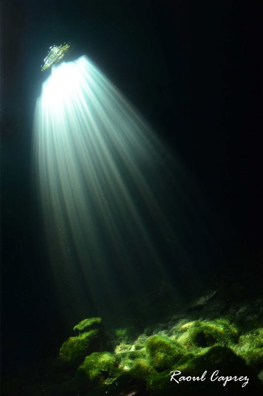 Light show in a cenote by Raoul Caprez 
