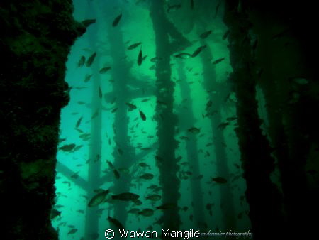 This photo taken below of the jetty in Barrang Lompo isla... by Wawan Mangile 