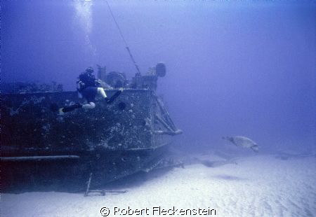 The "Sea Tiger Wreck" off Kewalo Basin, near Honolulu, Oa... by Robert Fleckenstein 