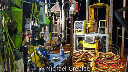 Commercial dive operation delayed due to high tidal curre... by Michael Grebler 