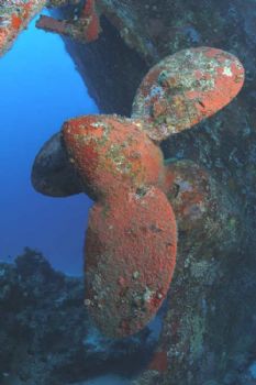 Clear Prop! Semle federson propellor, Mele Bay, Vanuatu by Richard Harris 