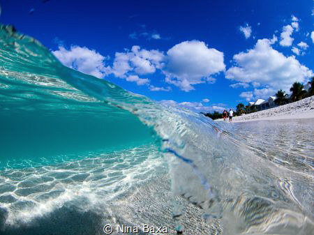 SevenMile Beach, above and below.
Olympus E-PL3 with Fis... by Nina Baxa 