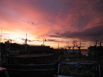 At the docks.
Camera: Canon S-70 no strobes.
Place: Bue... by Alvaro De Castro 
