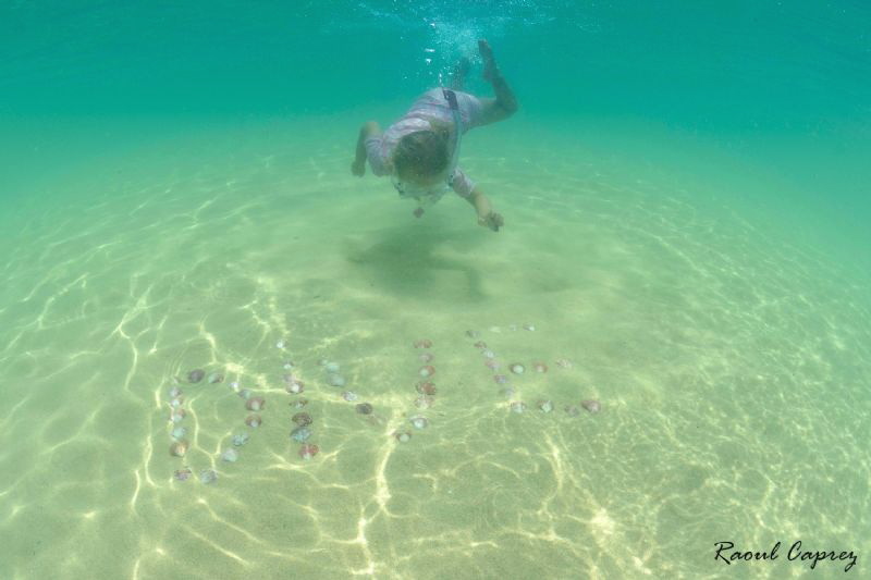 When the child talk to the ocean with shells by Raoul Caprez 