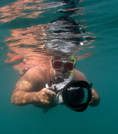 Pro shooter Joe. camera olympus c-5050 ikelite housing,WA... by Ray Eccleston 