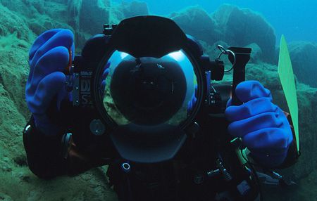 Dome port.
Capernwray.
16mm. Natural light. by Mark Thomas 